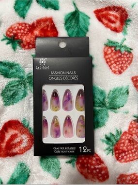 Ladybird Fashion Press-On Nails — Purple Floral Almond Set